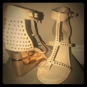 BCBGMAXAZRIA GOLD STUDDED WEDGES